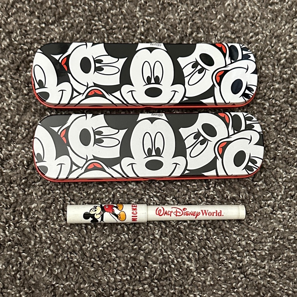 Vintage 1997 Disney Mickey Mouse Collectible Rolleeball Pen Case and Pen Set - Picture 2 of 13